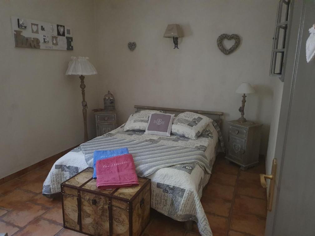 생마르탱드크로 Fenetre Sur Les Alpilles B&B 외부 사진