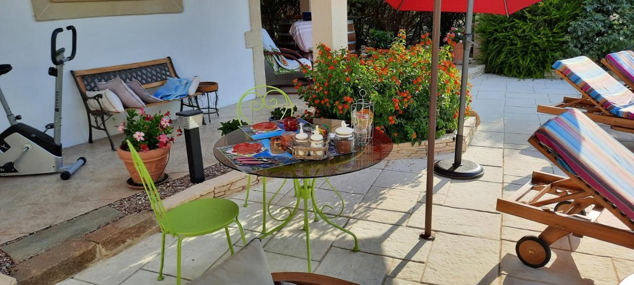 생마르탱드크로 Fenetre Sur Les Alpilles B&B 외부 사진