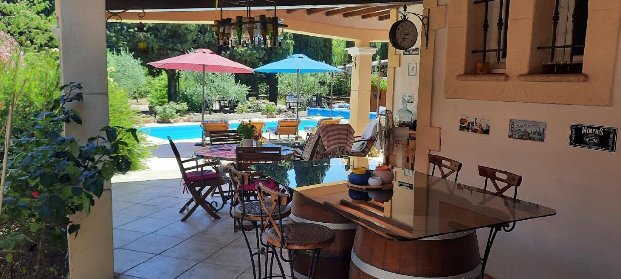 생마르탱드크로 Fenetre Sur Les Alpilles B&B 외부 사진